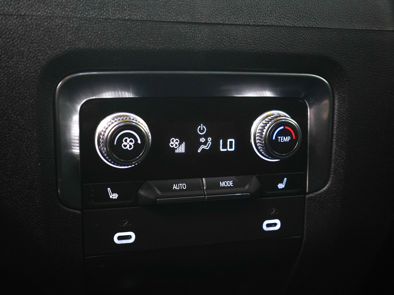 Used 2022 GMC Yukon SLT w/ SLT Premium Package AWD/4WD image 18