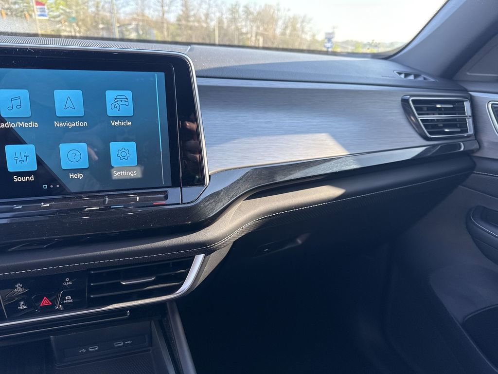 Used 2025 Volkswagen Atlas Cross Sport SE w/ Black Wheel Package image 12