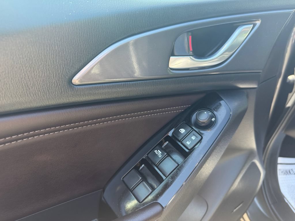 Used 2018 MAZDA MAZDA3 Grand Touring FWD image 11