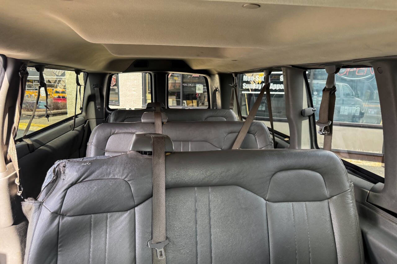 Used 2016 Chevrolet Express 3500 LS image 15