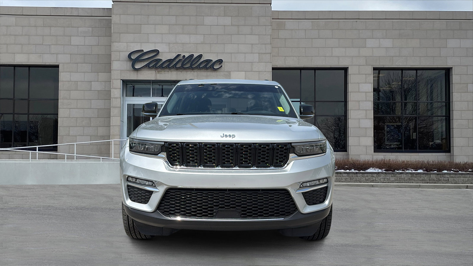Used 2022 Jeep Grand Cherokee Limited AWD/4WD image 7