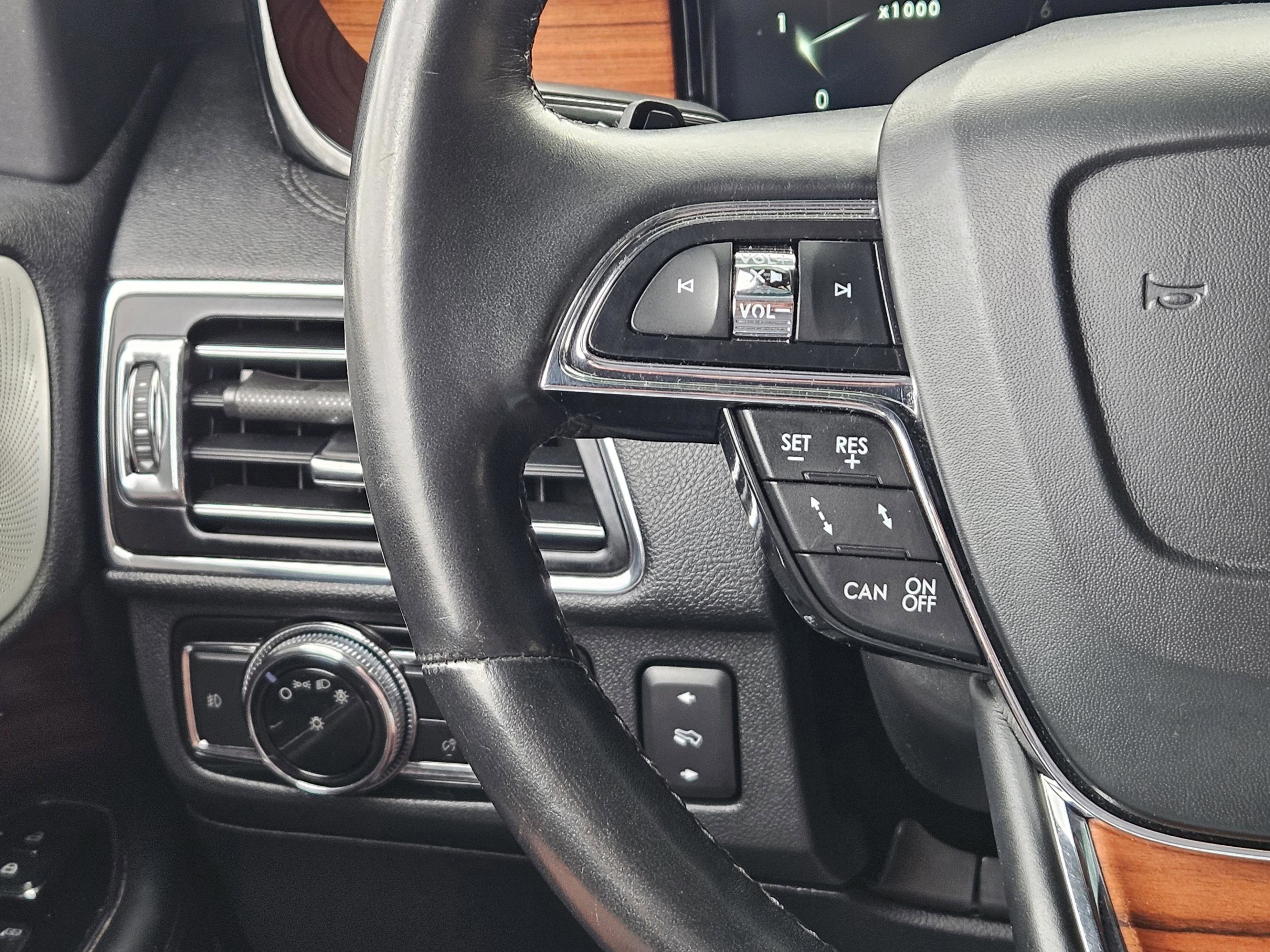 Used 2019 Lincoln Navigator Reserve image 27
