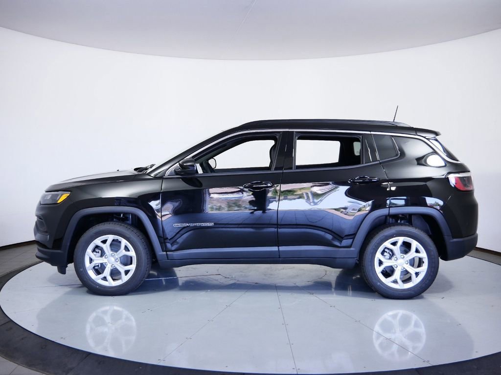 Used 2024 Jeep Compass Latitude image 14
