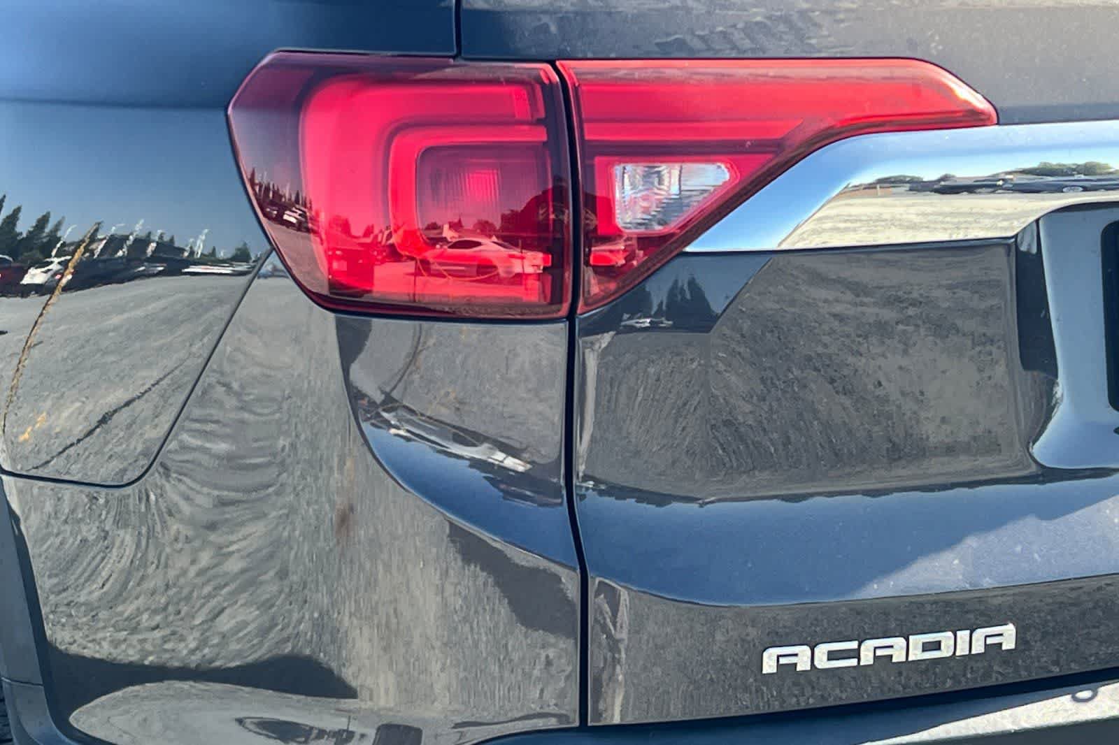 Used 2018 GMC Acadia SLE FWD image 13