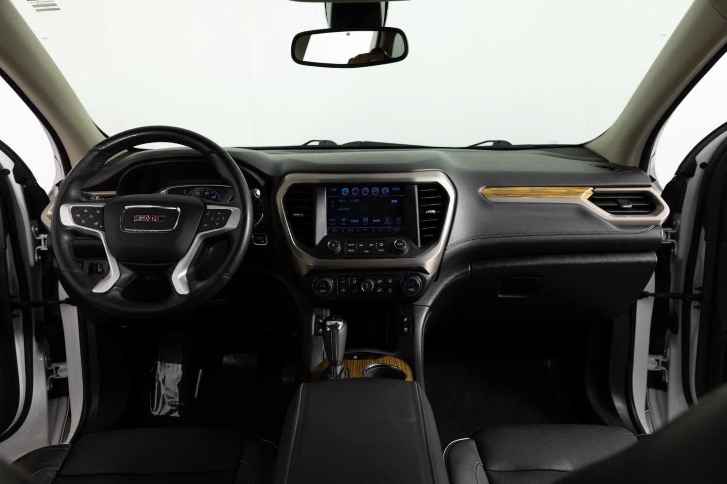 Used 2017 GMC Acadia Denali w/ Technology Package FWD image 37