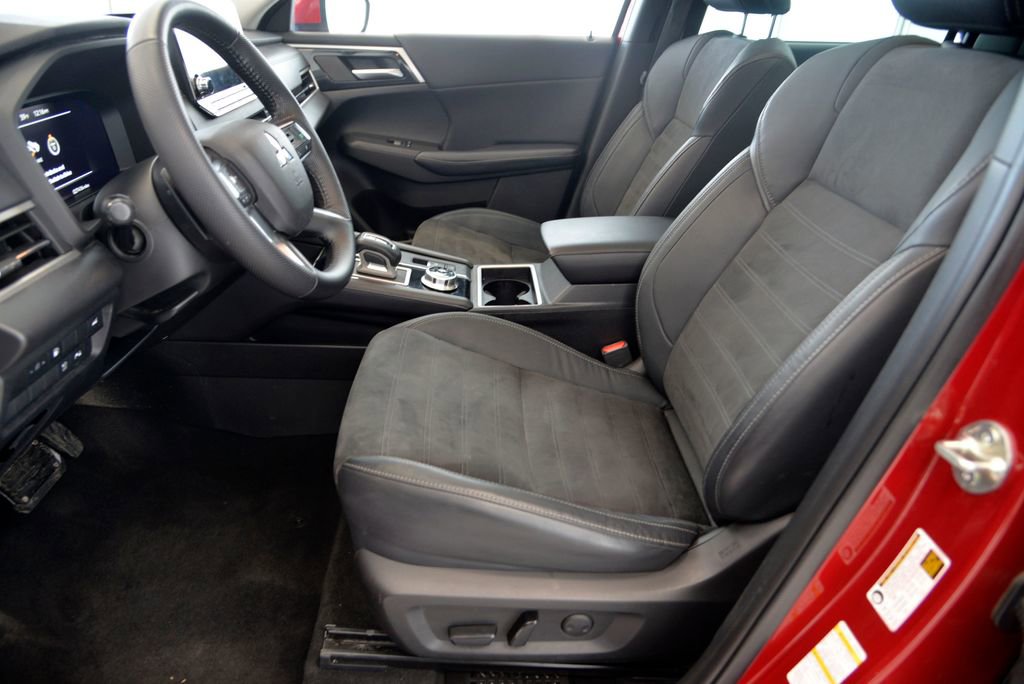 Used 2023 Mitsubishi Outlander SE image 15