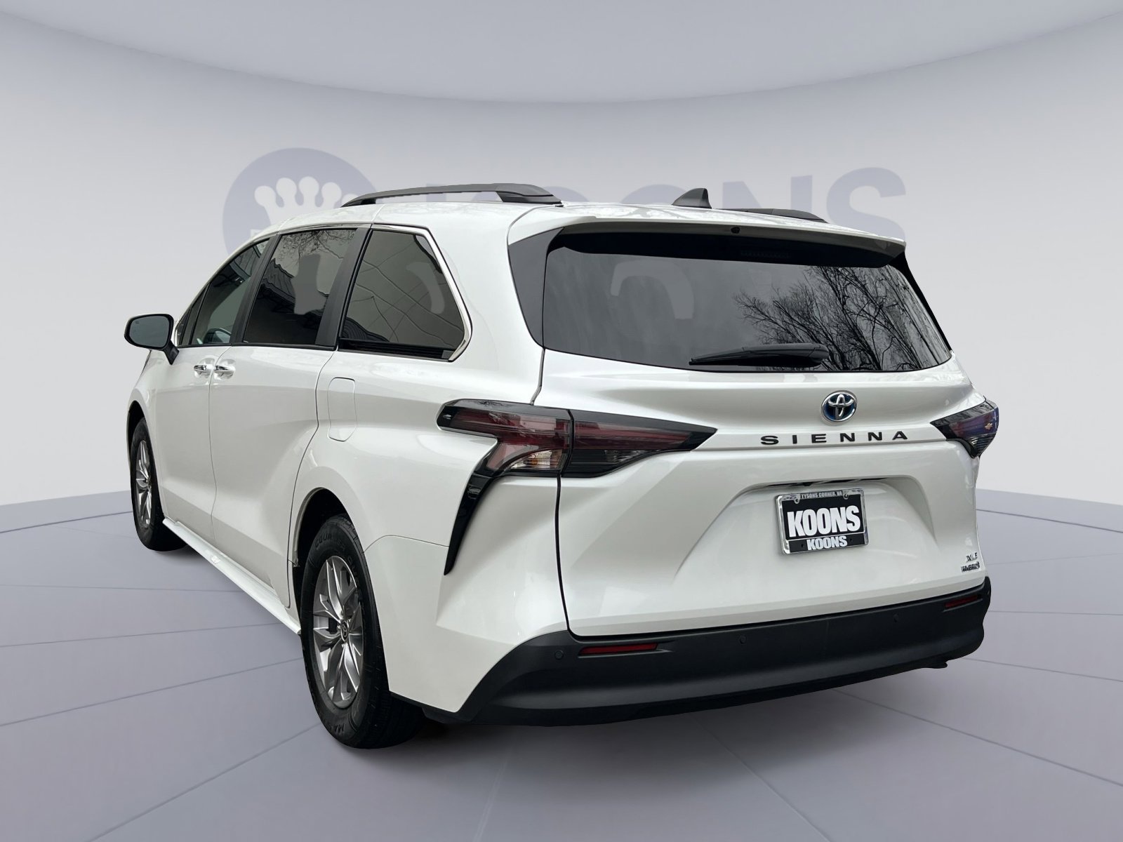 Used 2024 Toyota Sienna XLE image 4