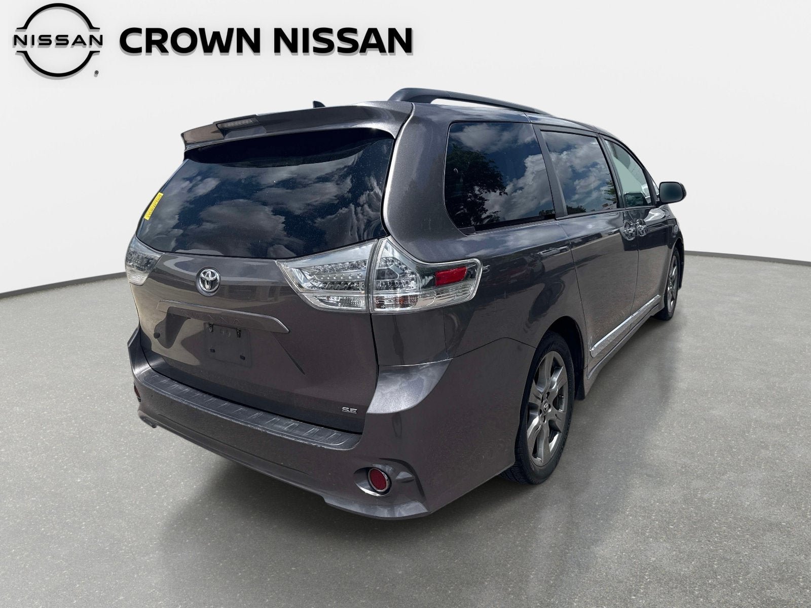 Used 2019 Toyota Sienna SE FWD image 8