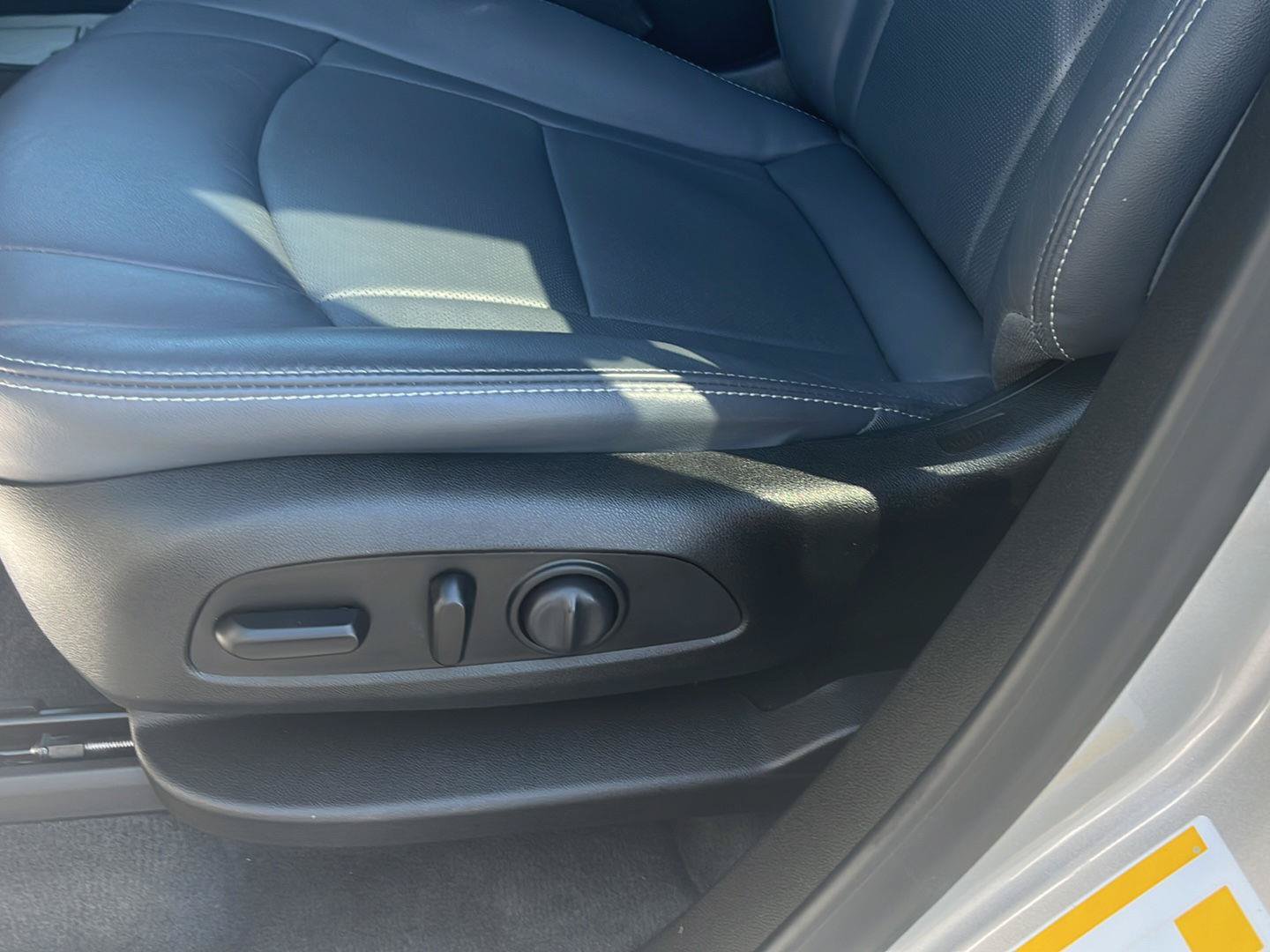 Used 2019 Buick Enclave Essence AWD/4WD image 21