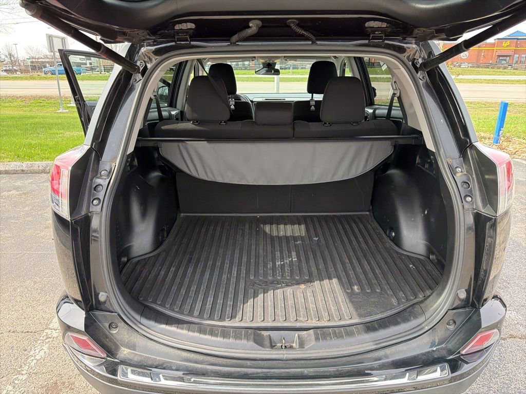 Used 2018 Toyota RAV4 XLE image 8