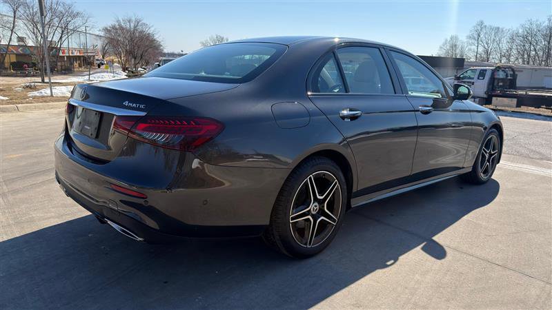Used 2022 Mercedes-Benz E 350 4MATIC Sedan w/ Driver Assistance Package image 4