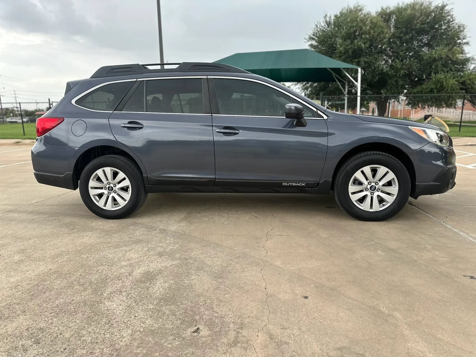 Used 2017 Subaru Outback 2.5i Premium AWD/4WD image 4