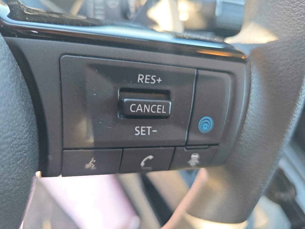Used 2023 Nissan Rogue SV FWD image 23