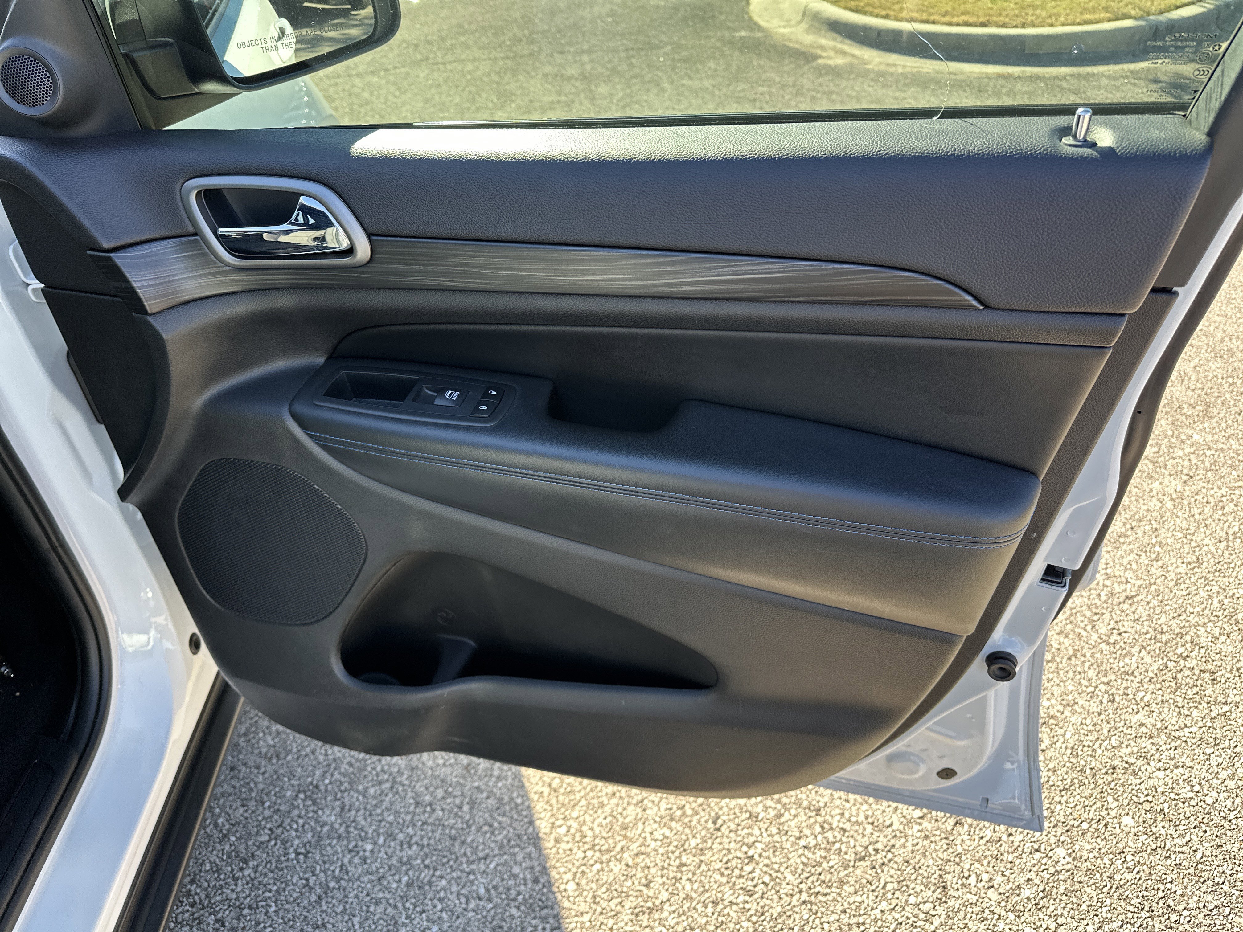 Used 2019 Jeep Grand Cherokee Laredo image 15