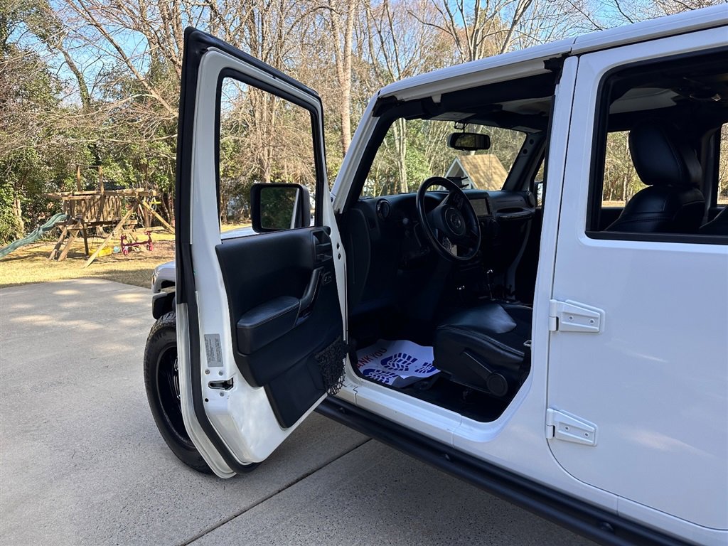 Used 2017 Jeep Wrangler Unlimited Sahara image 29