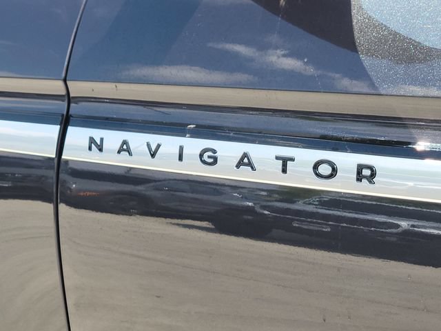 Certified 2025 Lincoln Navigator Reserve AWD/4WD image 15