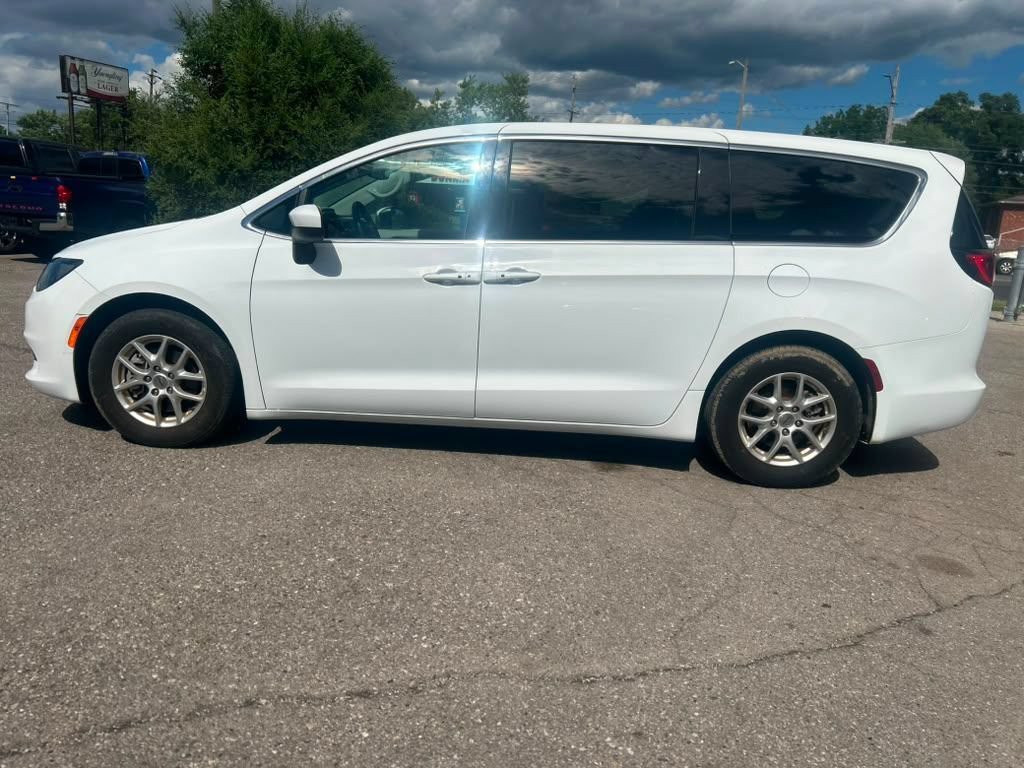 Used 2023 Chrysler Voyager LX FWD image 6