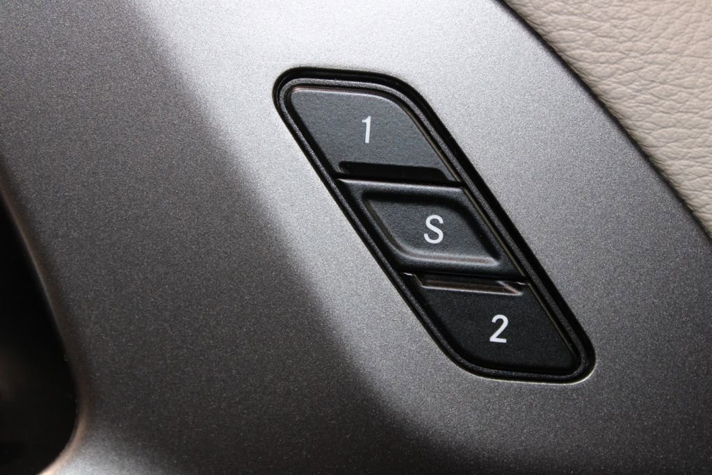 Used 2023 Chrysler Pacifica Touring-L FWD image 49