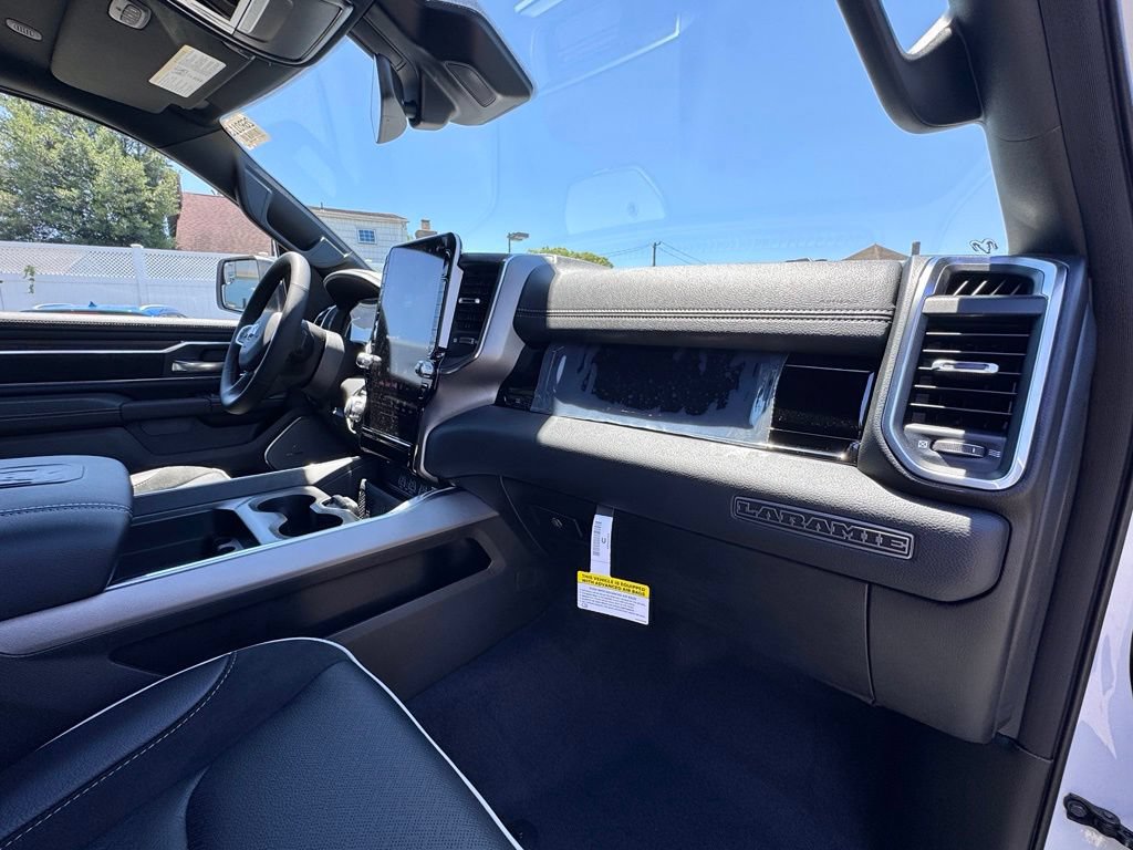 New 2026 RAM 1500 Laramie AWD/4WD image 19