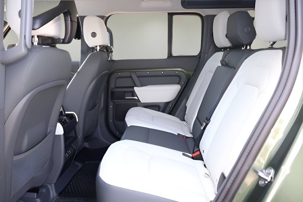 New 2026 Land Rover Defender 110 X-Dynamic SE AWD/4WD image 14
