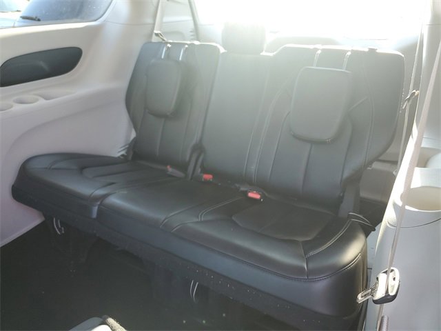 Used 2024 Chrysler Pacifica Touring-L image 26