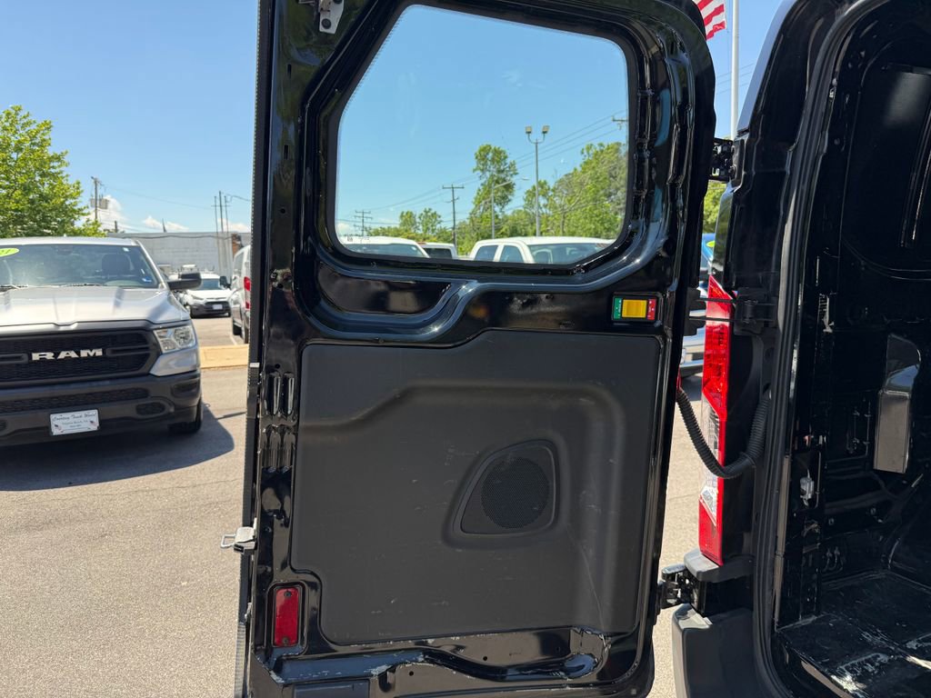 Used 2018 Ford Transit 250 130 Low Roof RWD image 15