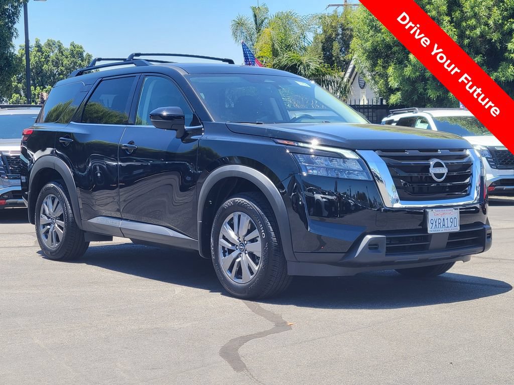Certified 2025 Nissan Pathfinder SV FWD image 36
