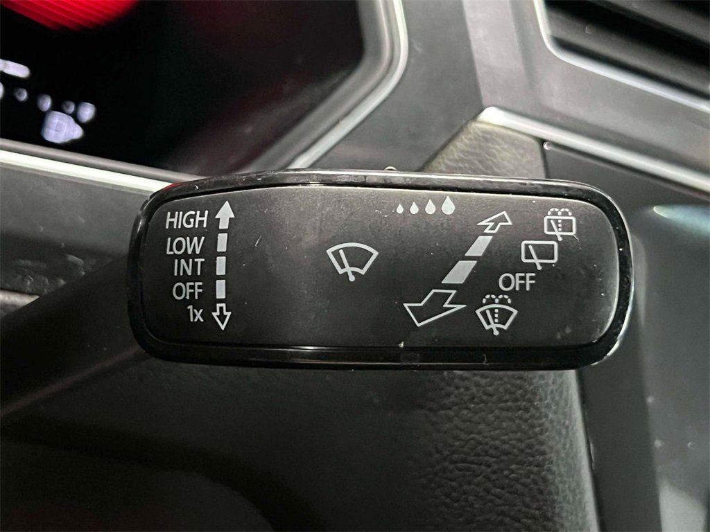 Used 2023 Volkswagen Tiguan SE R-Line image 27