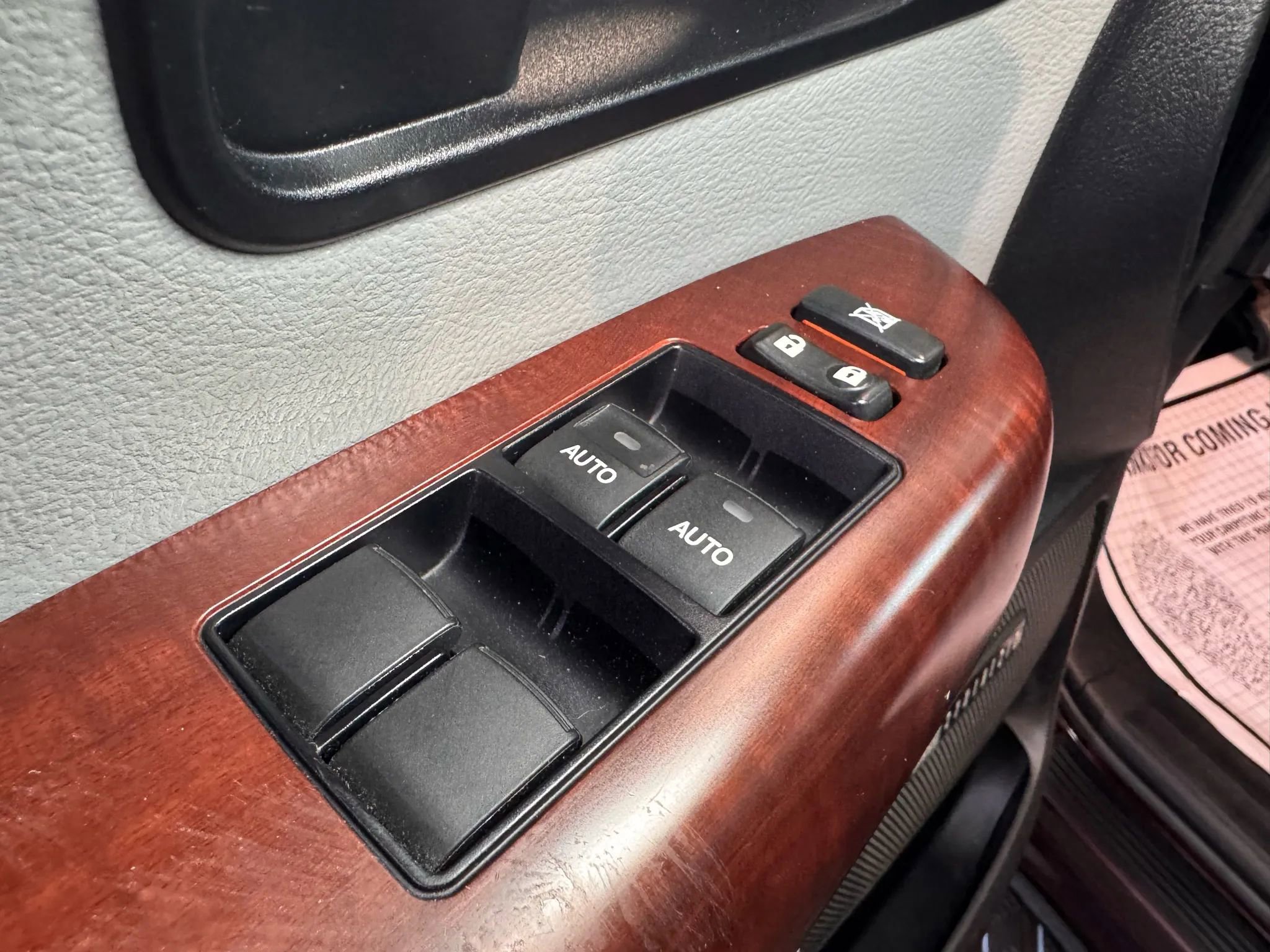 Used 2014 Toyota Sequoia Platinum image 31