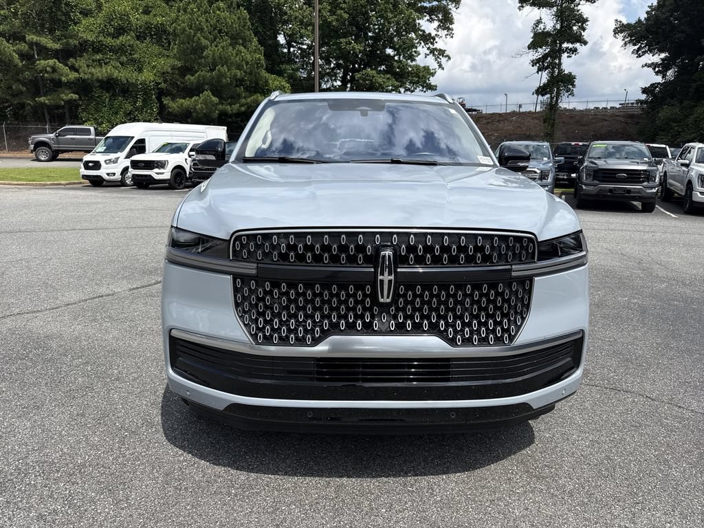 Used 2025 Lincoln Navigator L Reserve AWD/4WD image 2