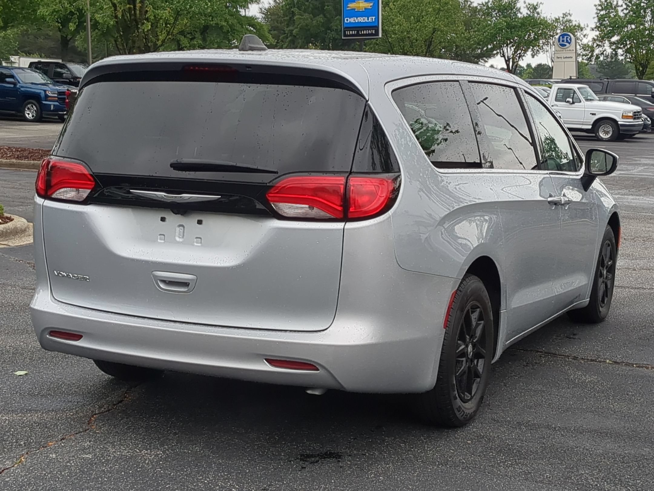 Used 2023 Chrysler Voyager LX FWD image 10