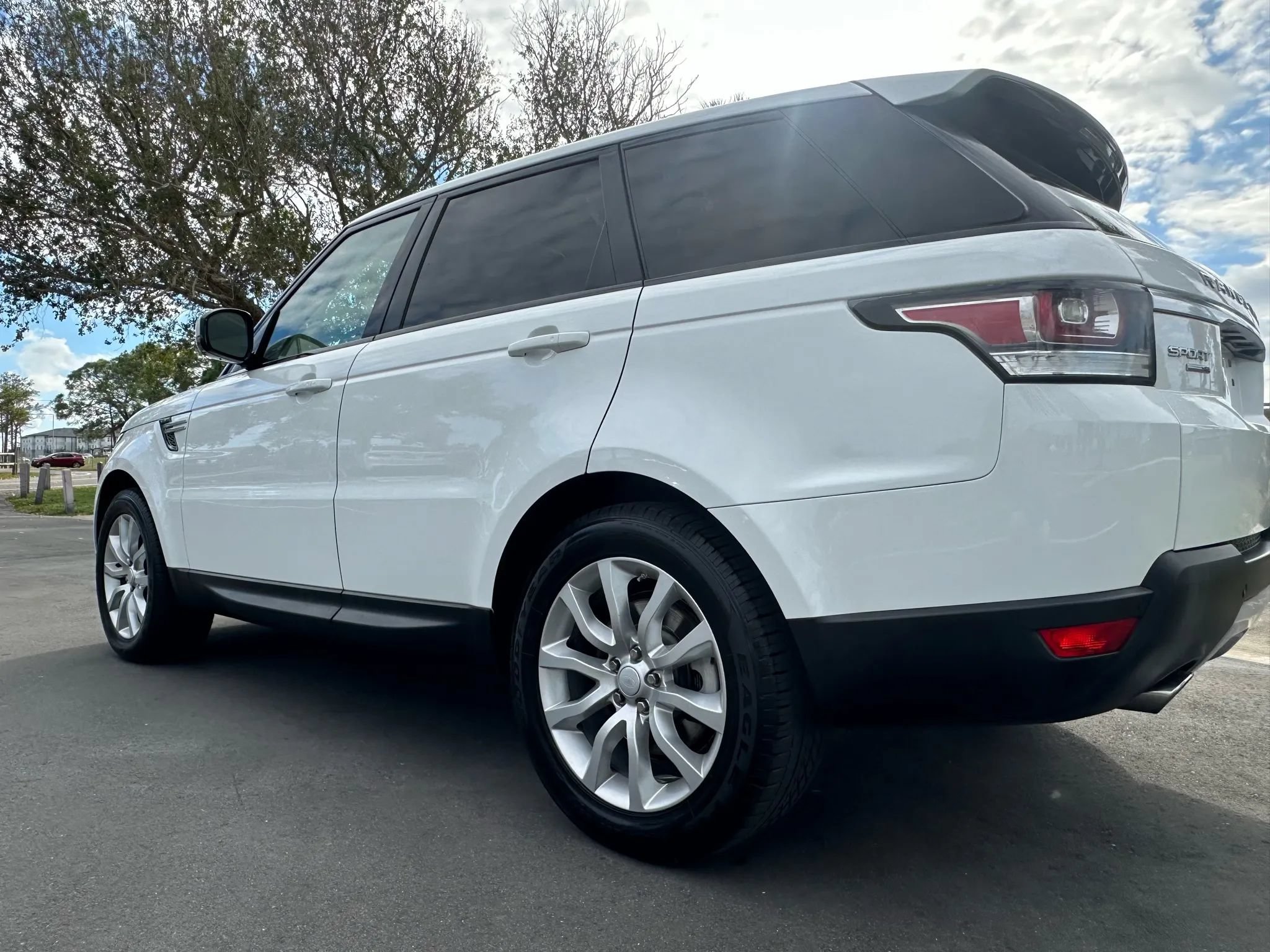 Used 2015 Land Rover Range Rover Sport AWD/4WD image 9