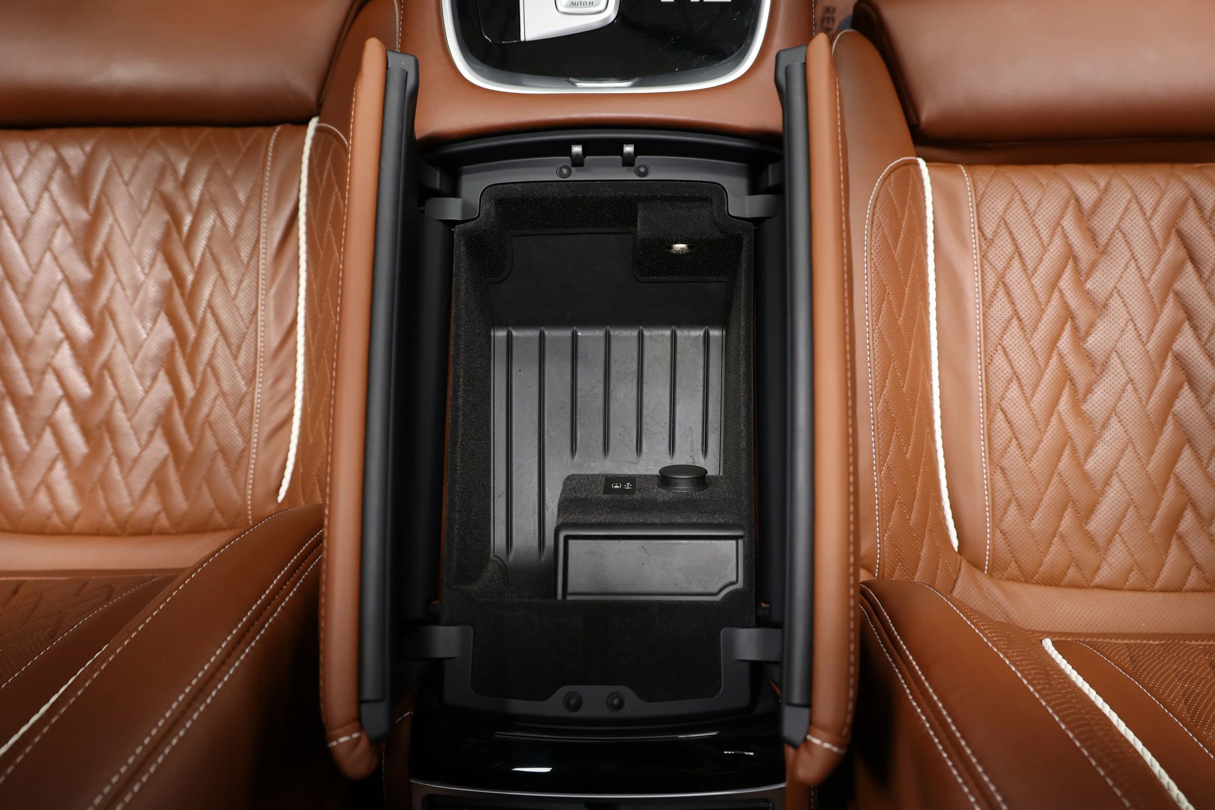 Used 2022 BMW M760i xDrive w/ Luxury Rear Seating Package image 45