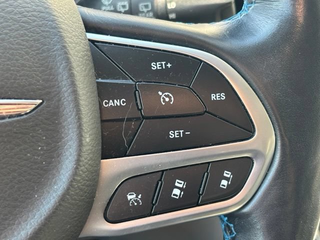 Used 2021 Chrysler Pacifica Touring-L FWD image 14