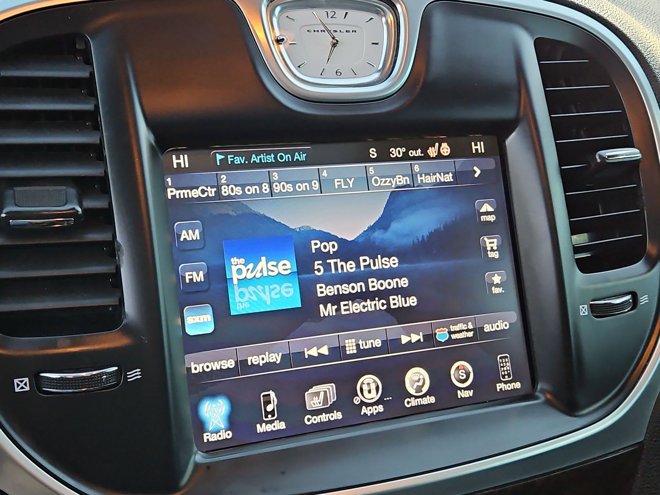 Used 2016 Chrysler 300 C image 25