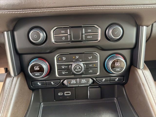 Used 2022 Chevrolet Suburban LT w/ Luxury Package AWD/4WD image 24