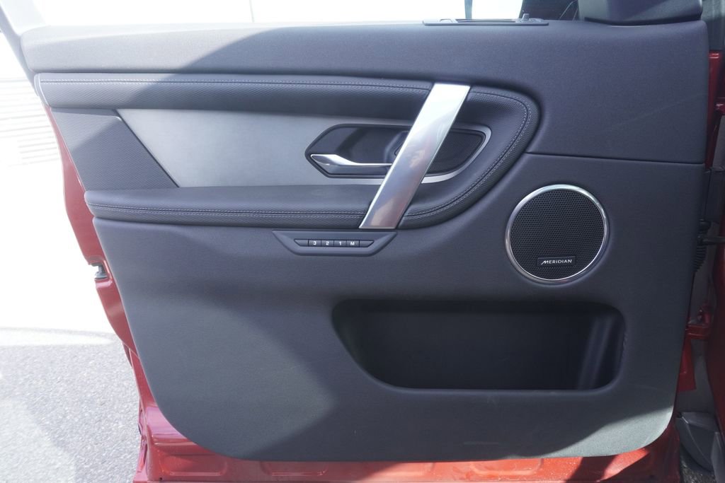 Used 2025 Land Rover Discovery Sport Dynamic SE image 17