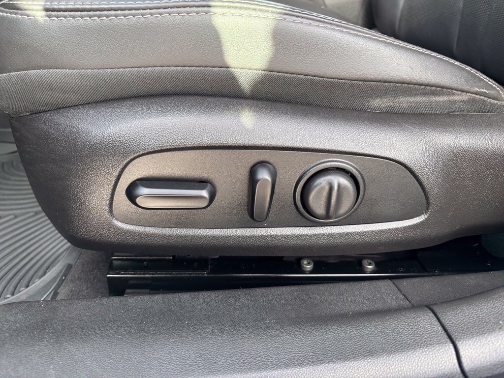 Used 2017 Buick LaCrosse Essence FWD image 16