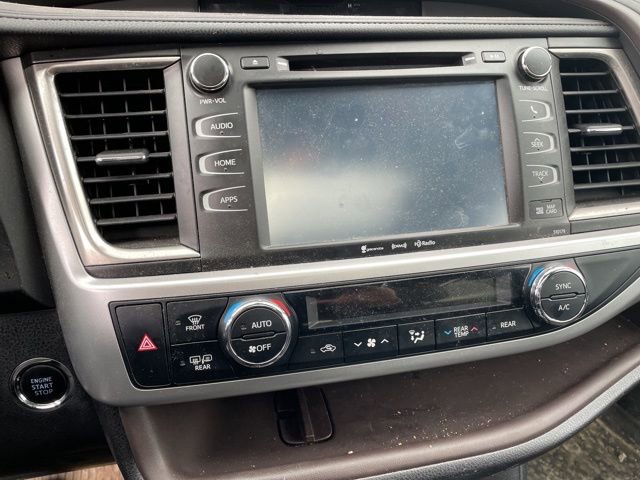 Used 2017 Toyota Highlander XLE image 16