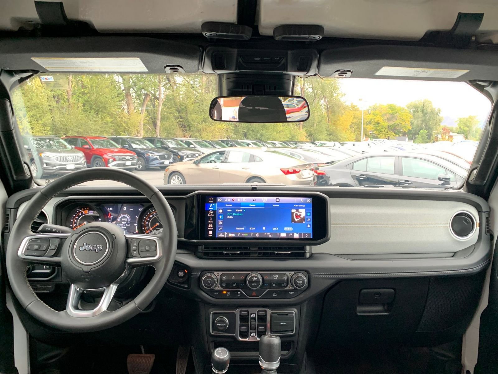 Used 2025 Jeep Wrangler Sahara image 32