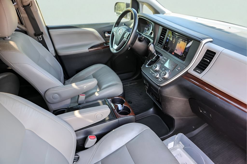 Used 2017 Toyota Sienna Limited Premium AWD/4WD image 35
