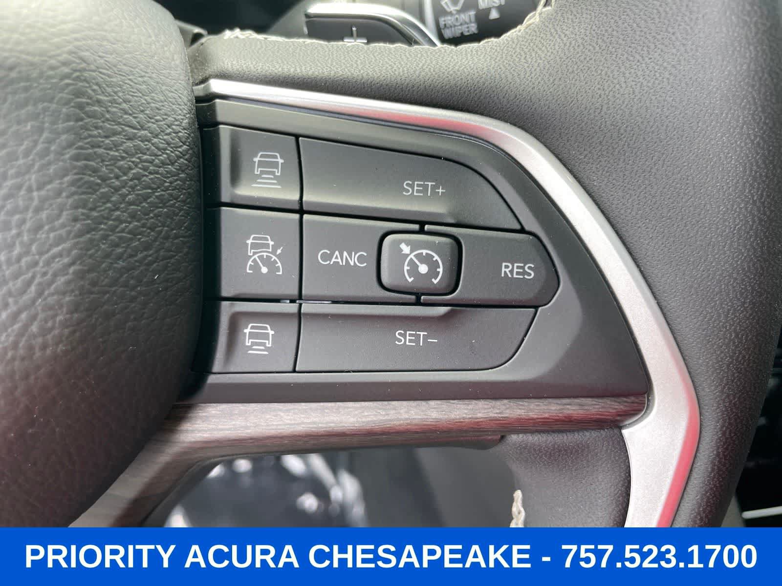 Used 2025 Jeep Grand Cherokee L Limited w/ Black Appearance Package AWD/4WD image 14