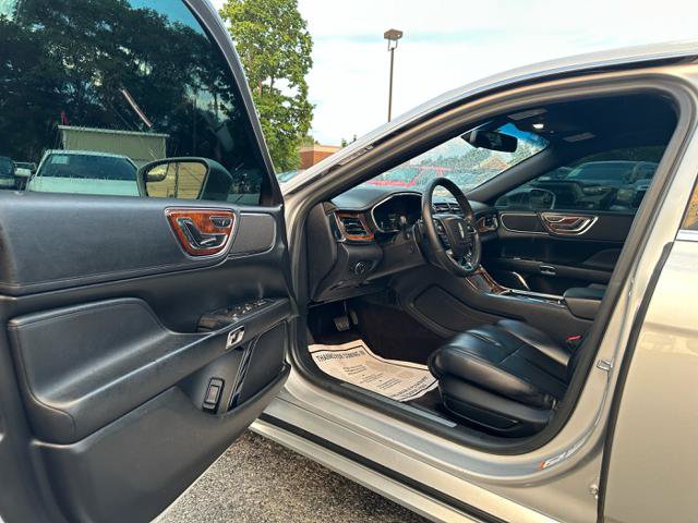 Used 2018 Lincoln Continental Premiere FWD image 5
