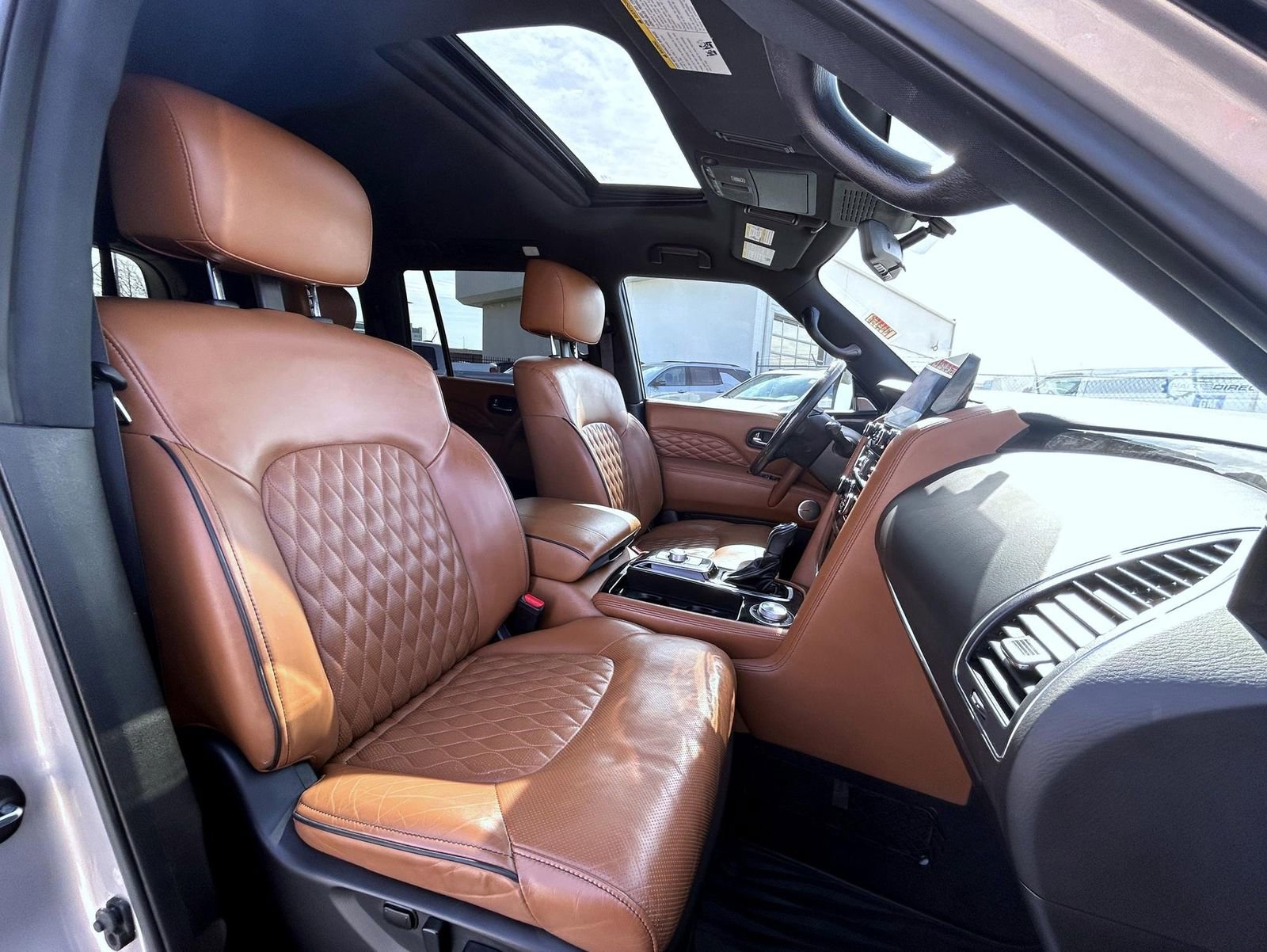 Used 2022 INFINITI QX80 Sensory w/ All-Season Package image 16