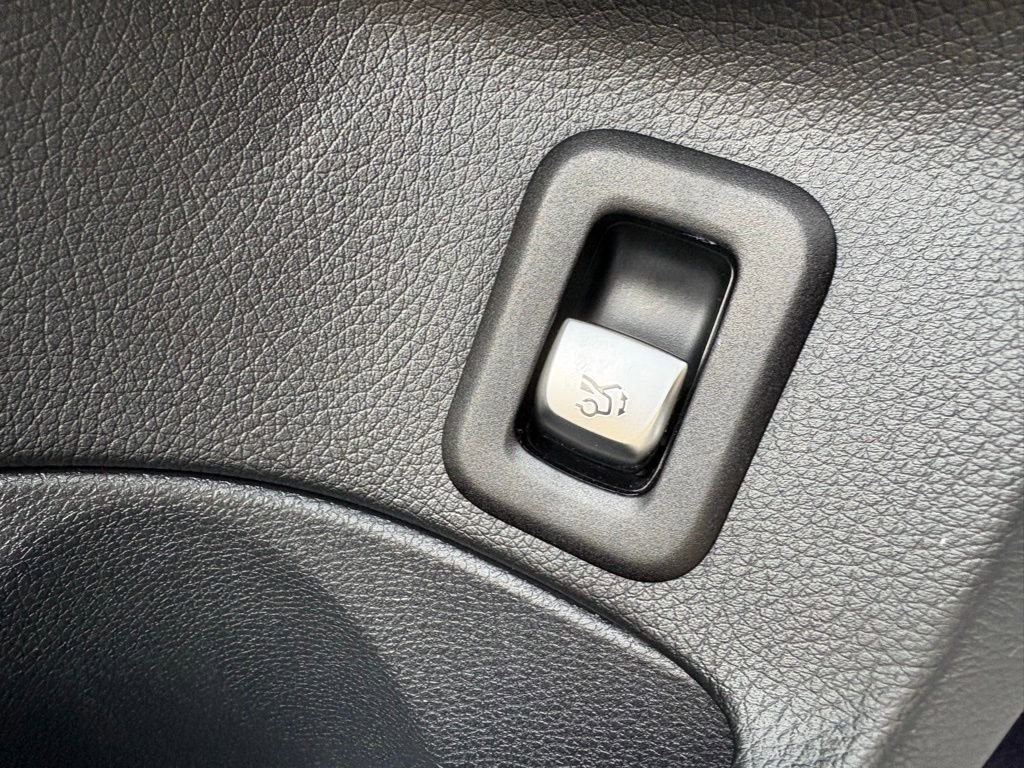 Used 2020 Mercedes-Benz C 300 4MATIC Sedan image 24