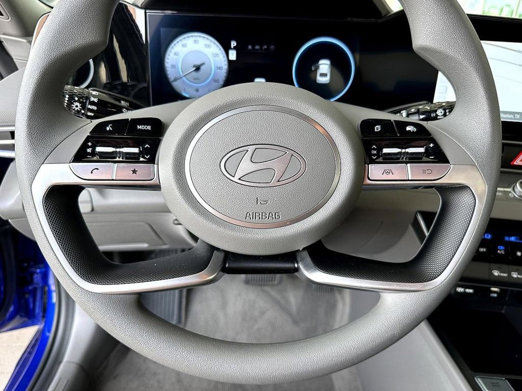 Used 2024 Hyundai Elantra SEL image 17