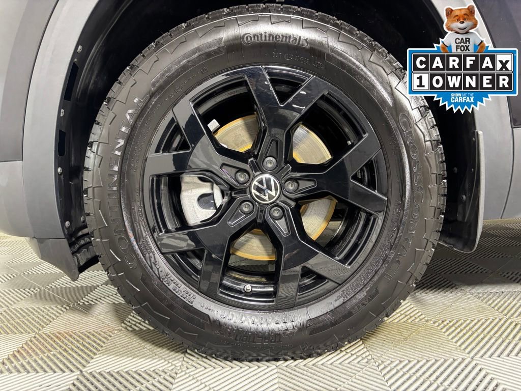 Used 2025 Volkswagen Atlas Peak Edition SE image 28