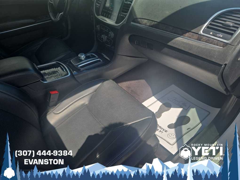 Used 2017 Chrysler 300 C AWD/4WD image 9