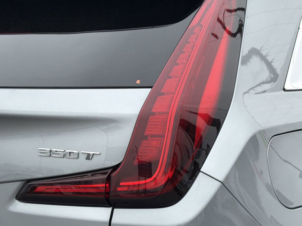 Used 2025 Cadillac XT4 Premium Luxury image 7