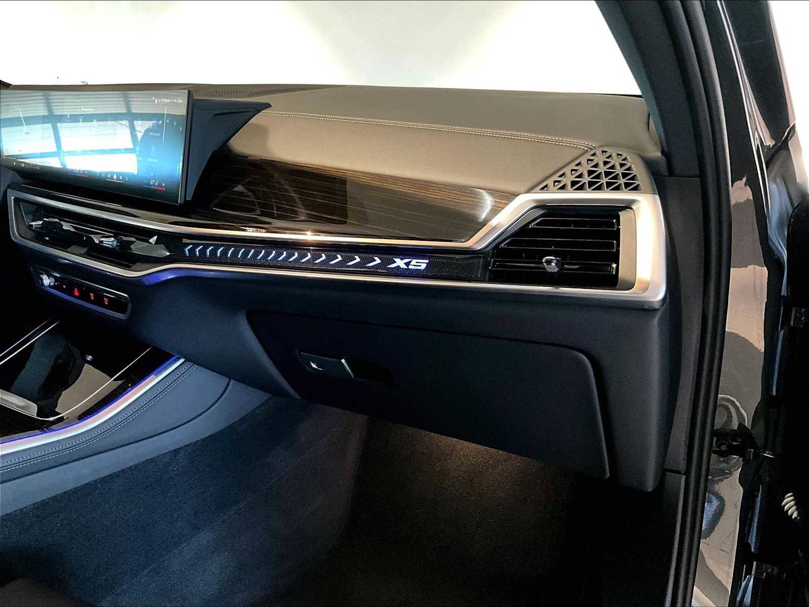 Used 2024 BMW X5 xDrive50e w/ M Sport Package image 23